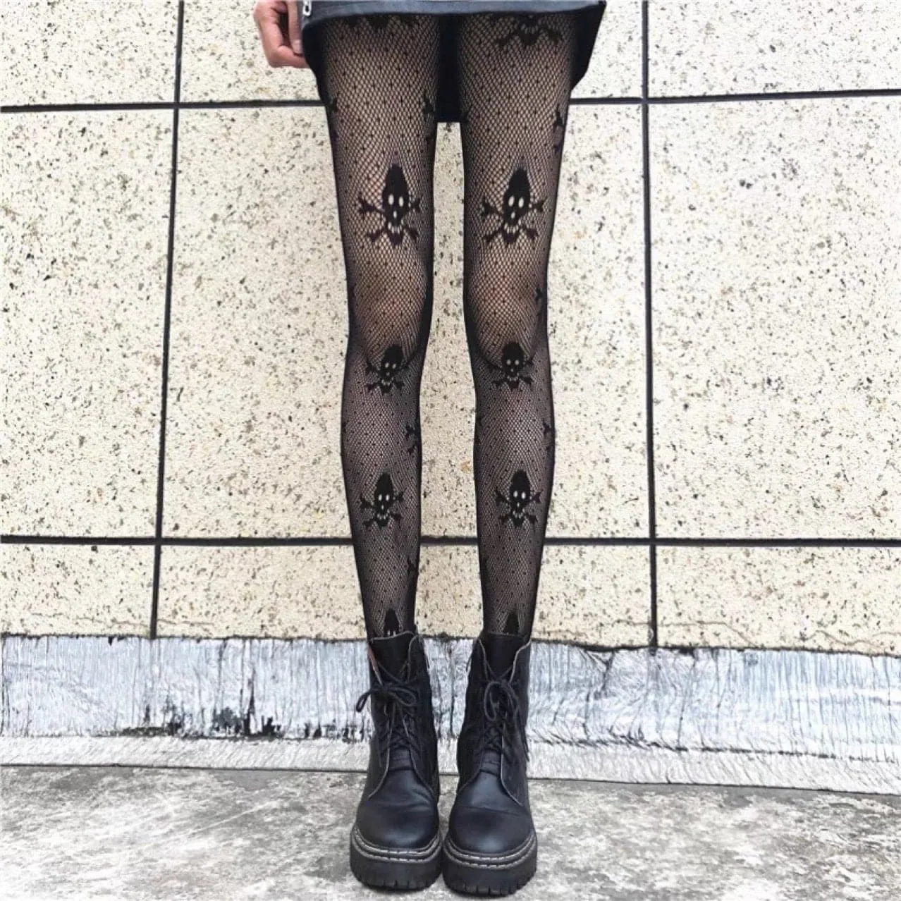 Star skull pattern fishnet tights